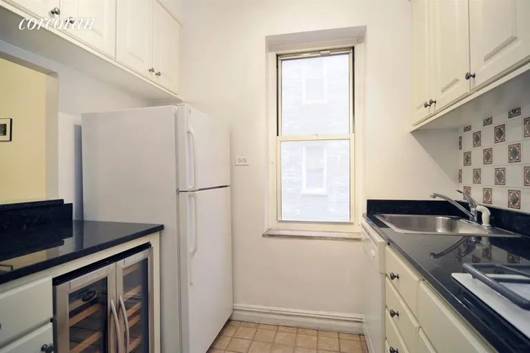 New York City Real Estate | View 29 West 64th Street, 2E | Kitchen | View 8