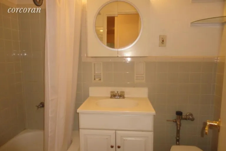 New York City Real Estate | View 122 Ashland Place, 4G | Bathroom | View 11