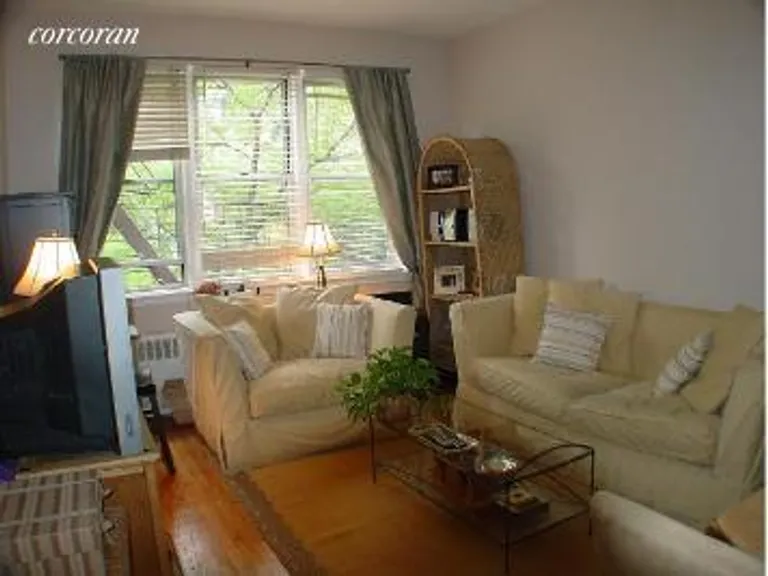 New York City Real Estate | View 321 East 89th Street, 4F | 1 Bed, 1 Bath | View 1