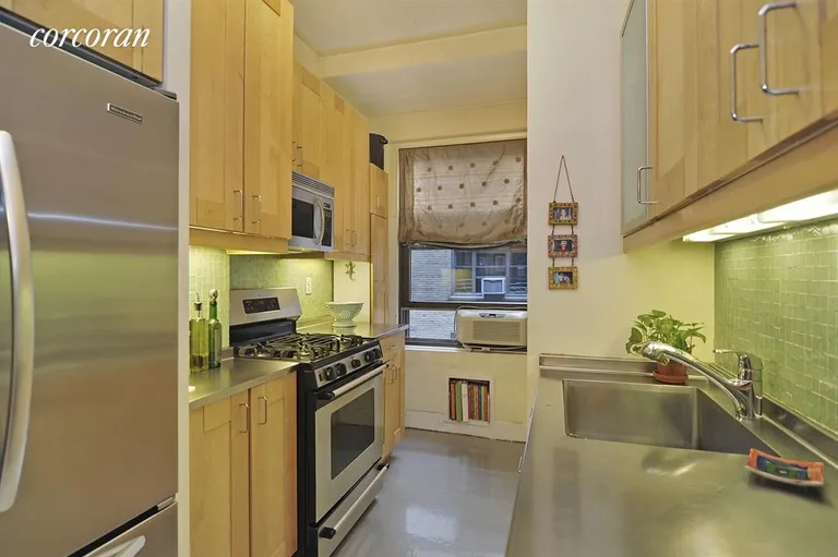 New York City Real Estate | View 670 West End Avenue, 8A | Kitchen | View 3