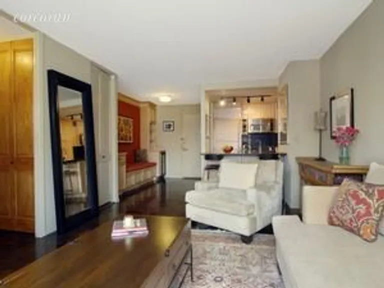 New York City Real Estate | View 301 East 79th Street, 5E | room 1 | View 2