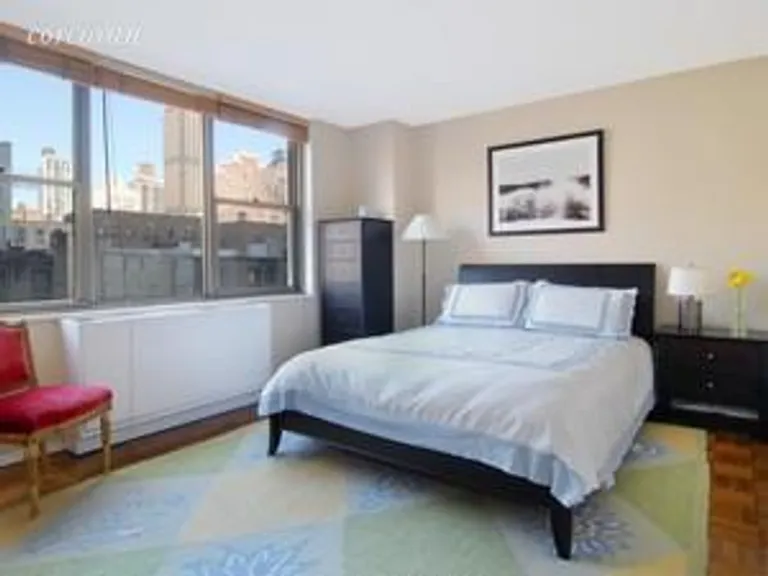 New York City Real Estate | View 301 East 79th Street, 5E | room 2 | View 3
