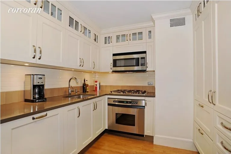 New York City Real Estate | View 27 West 72nd Street, 1008 | room 1 | View 2