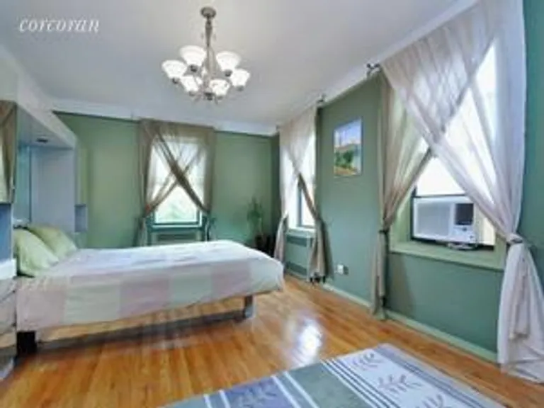 New York City Real Estate | View 260 Ocean Parkway, 6C | 2 Beds, 1 Bath | View 1