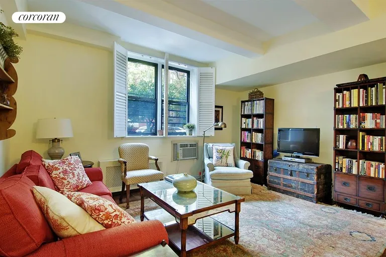 New York City Real Estate | View 211 East 18th Street, LA | 1 Bed, 1 Bath | View 1