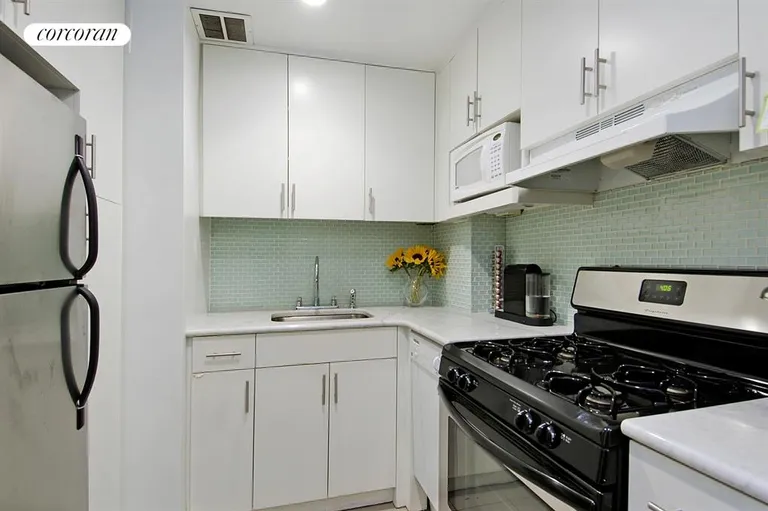 New York City Real Estate | View 211 East 18th Street, LA | Kitchen | View 2
