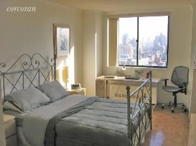 New York City Real Estate | View 225 West 83rd Street, 15A | room 2 | View 3