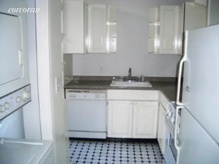 New York City Real Estate | View 603 Vanderbilt Avenue, 2 | 2 Beds, 1 Bath | View 1