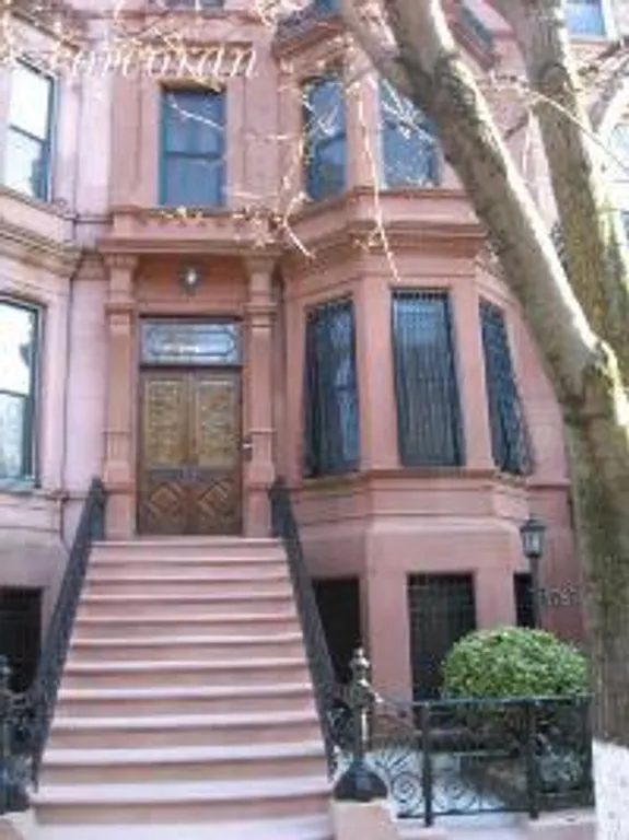 New York City Real Estate | View 176 Hancock street, 3 | 2 Beds, 1 Bath | View 1