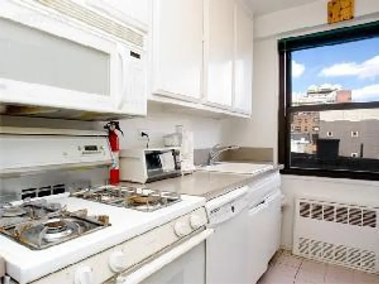 New York City Real Estate | View 115 East 9th Street, 8LM | room 2 | View 3