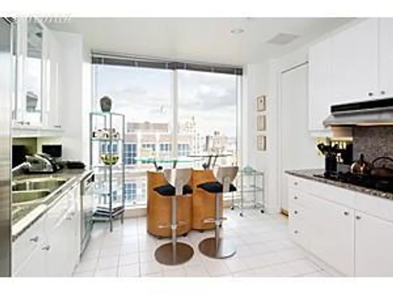New York City Real Estate | View 845 United Nations Plaza, 37A | 2 Beds, 2 Baths | View 1