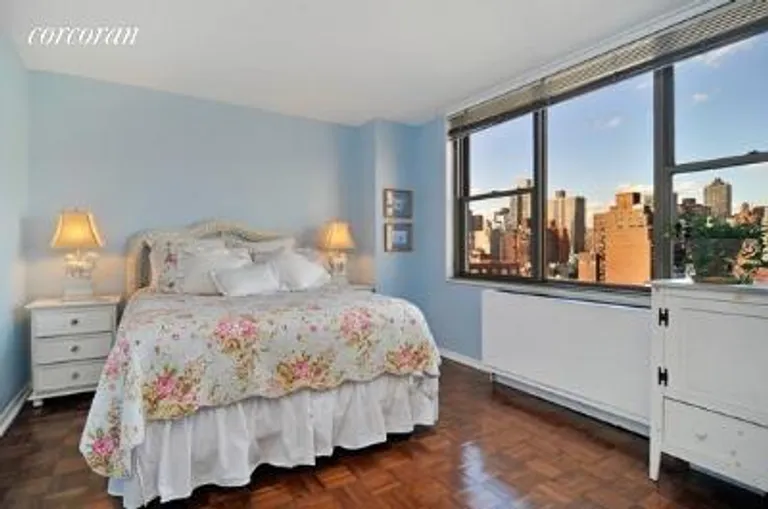 New York City Real Estate | View 301 East 79th Street, 16F | room 2 | View 3