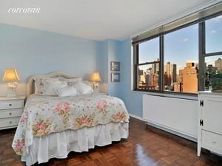 New York City Real Estate | View 301 East 79th Street, 16F | room 4 | View 5