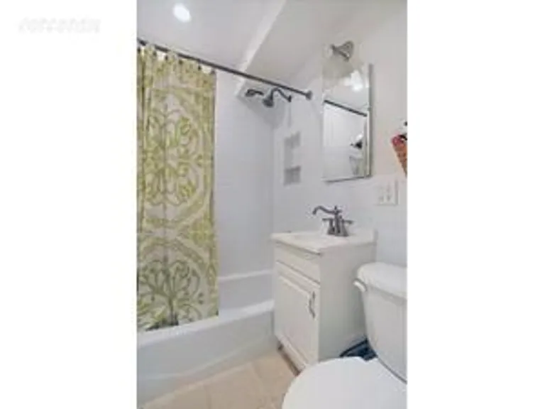 New York City Real Estate | View 444 East 87th Street, 2D | room 3 | View 4