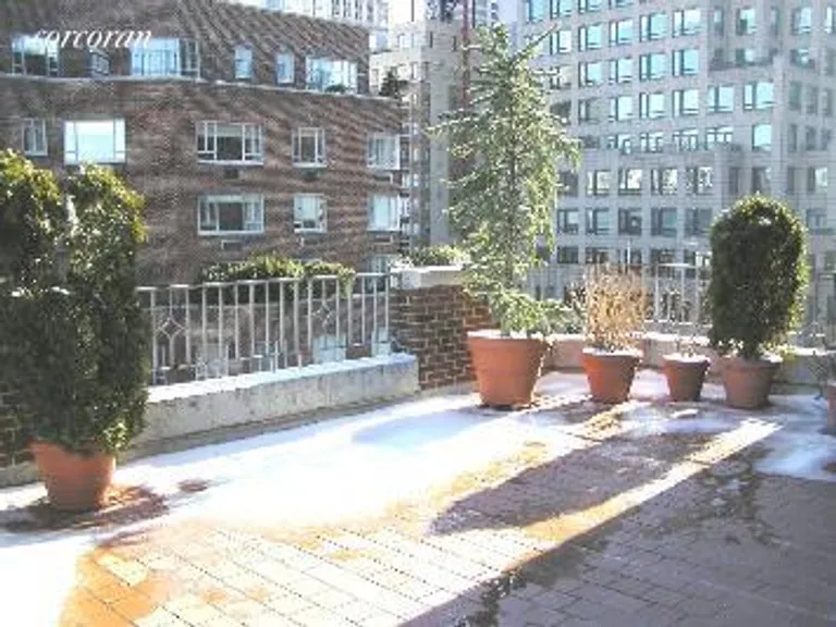 New York City Real Estate | View 21 East 61st Street, 1508 | room 2 | View 3