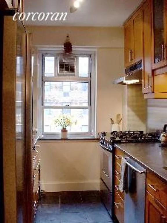 New York City Real Estate | View 70 East 10th Street, 12P | room 2 | View 3