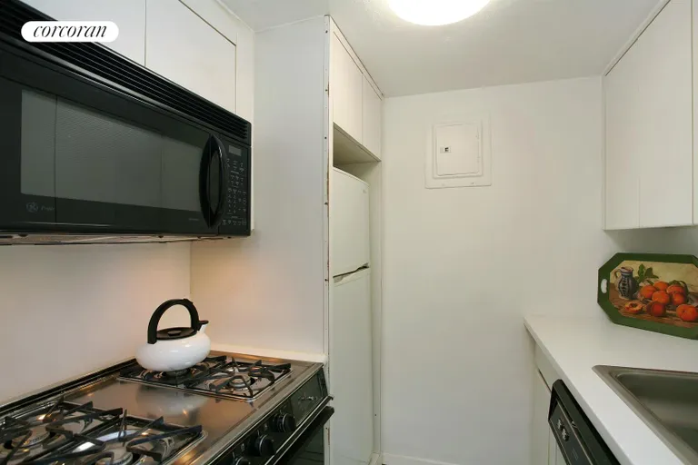 New York City Real Estate | View 225 East 57th Street, 10Q | Kitchen | View 5