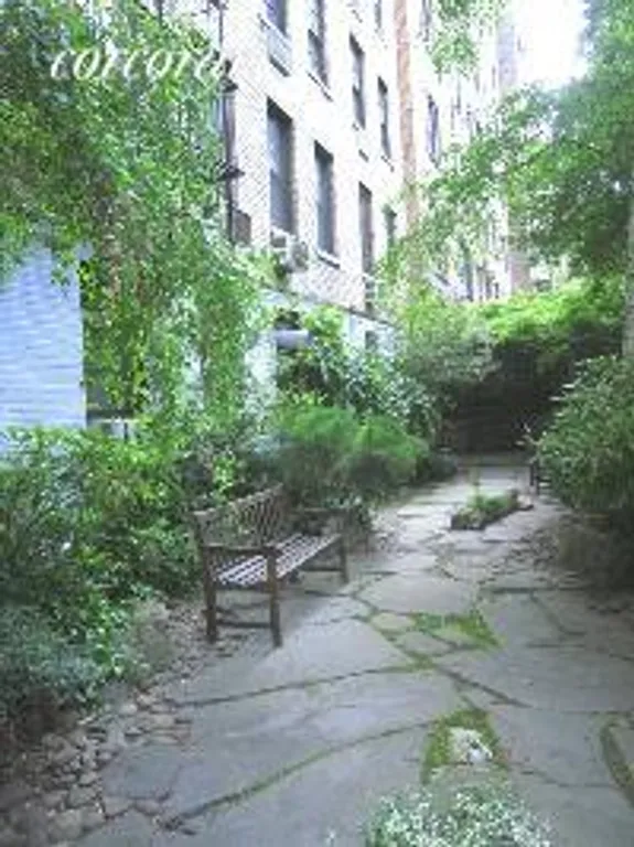 New York City Real Estate | View 164 West 79th Street, 7B | Backyard garden | View 6