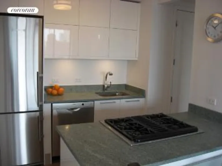 New York City Real Estate | View 1438 Third Avenue, 21B | room 3 | View 4