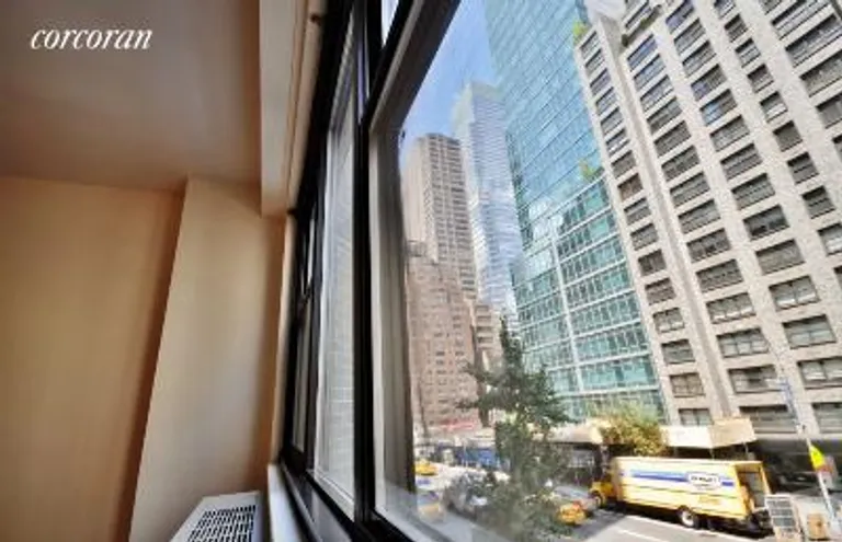 New York City Real Estate | View 220 East 57th Street, 3E | room 3 | View 4