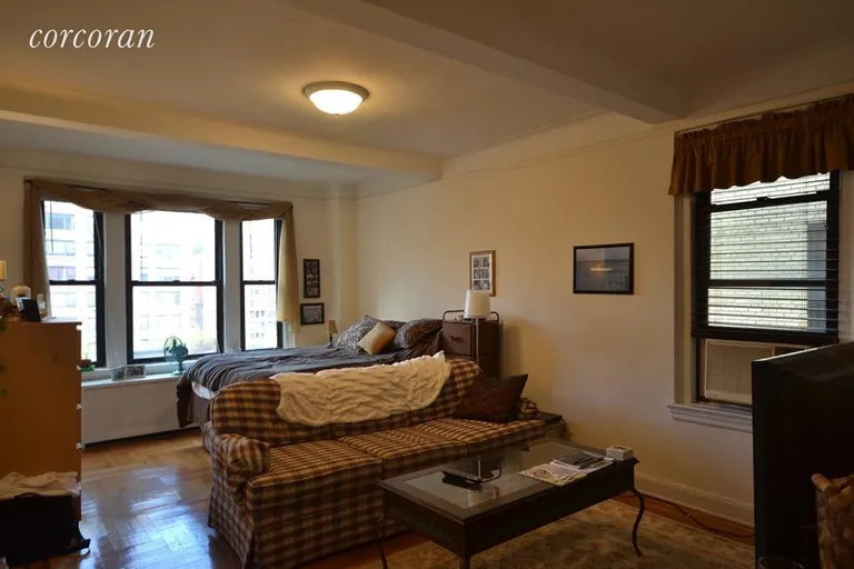 New York City Real Estate | View 201 West 77th Street, 9H | room 1 | View 2