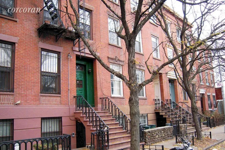 New York City Real Estate | View 245 Front Street, 3 | 1.5 Beds, 1 Bath | View 1