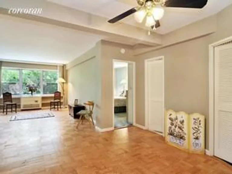 New York City Real Estate | View 310 East 49th Street, 4D | Large Dining Foyer | View 2