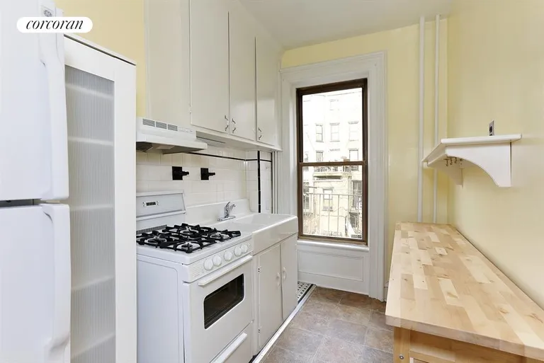 New York City Real Estate | View 305 Vanderbilt Avenue, 2 | Kitchen | View 10