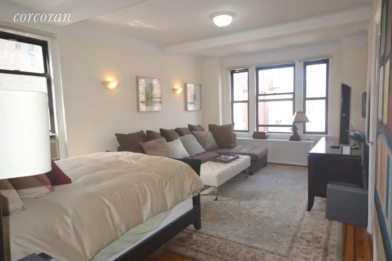 New York City Real Estate | View 201 West 77th Street, 12G | room 2 | View 3