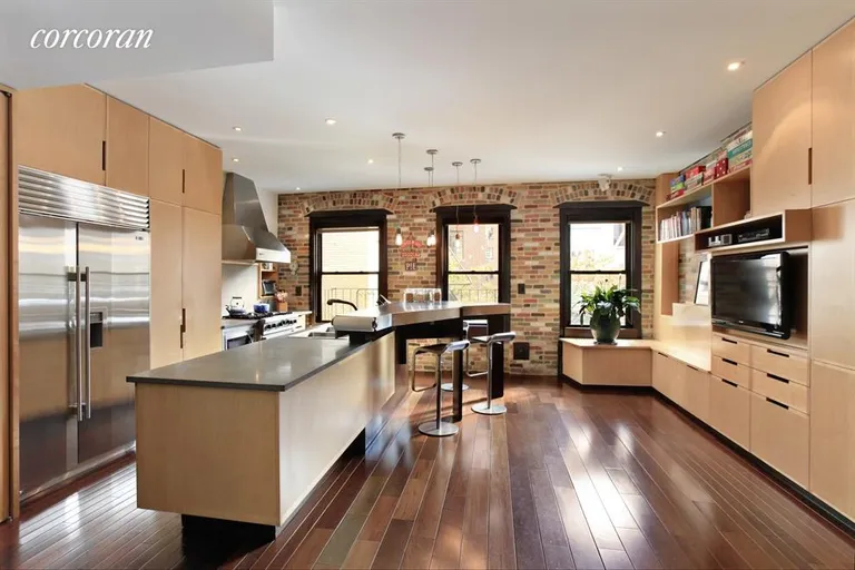 New York City Real Estate | View 106 Waverly Place, PH | Kitchen | View 2