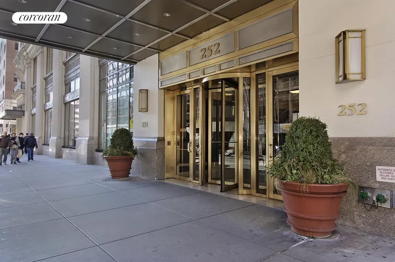 New York City Real Estate | View 252 Seventh Avenue, 18E | Entryway | View 12