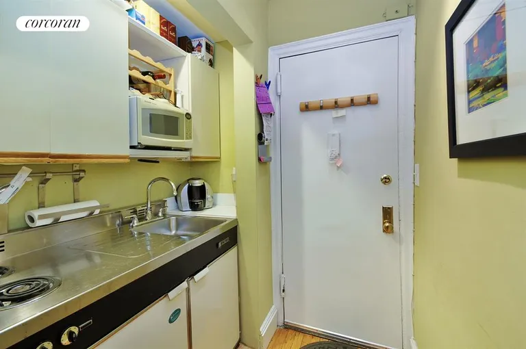 New York City Real Estate | View 40 West 72nd Street, 151B | Kitchen | View 4