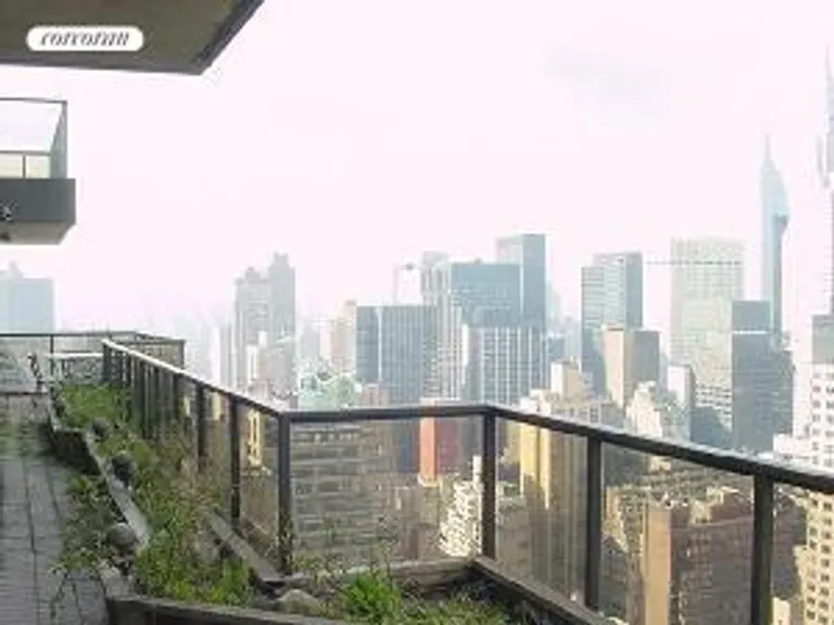 New York City Real Estate | View 100 United Nations Plaza, PH47C | room 3 | View 4