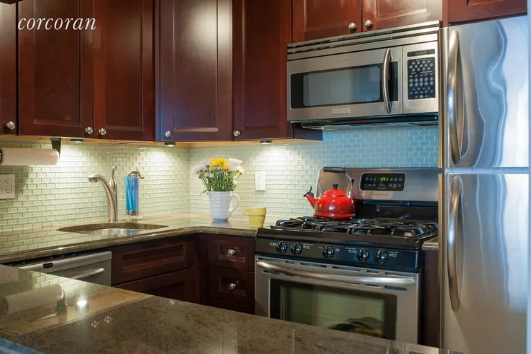 New York City Real Estate | View 200 West 79th Street, 11J | Stunning cook's kitchen | View 2