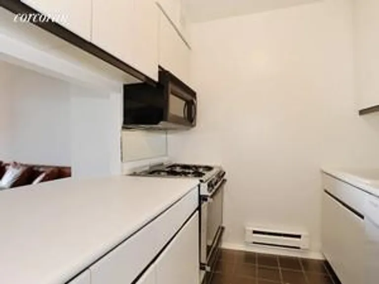 New York City Real Estate | View 250 West 89th Street, PH3A | Pass thru kitchen open to living room | View 3