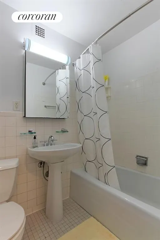 New York City Real Estate | View 170 West End Avenue, 17S | Bathroom | View 5