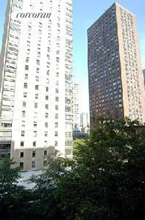 New York City Real Estate | View 176 East 71st Street, 5B | room 3 | View 4