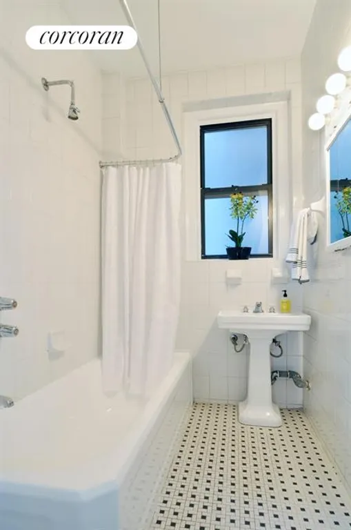 New York City Real Estate | View 207 West 98th Street, 1AA | Bathroom | View 6