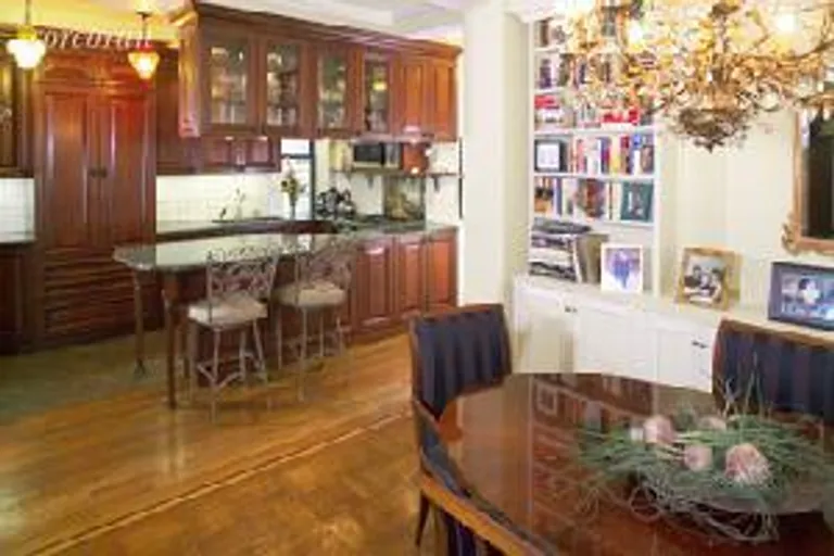 New York City Real Estate | View 18 West 70th Street, 7C | room 2 | View 3
