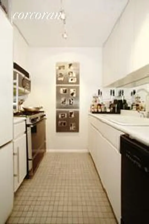 New York City Real Estate | View 216 East 47th Street, 17B | room 1 | View 2