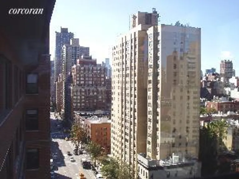 New York City Real Estate | View 400 East 85th Street, 16H | room 2 | View 3
