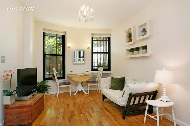 New York City Real Estate | View 160 East 91st Street, 1M | Living Room | View 3