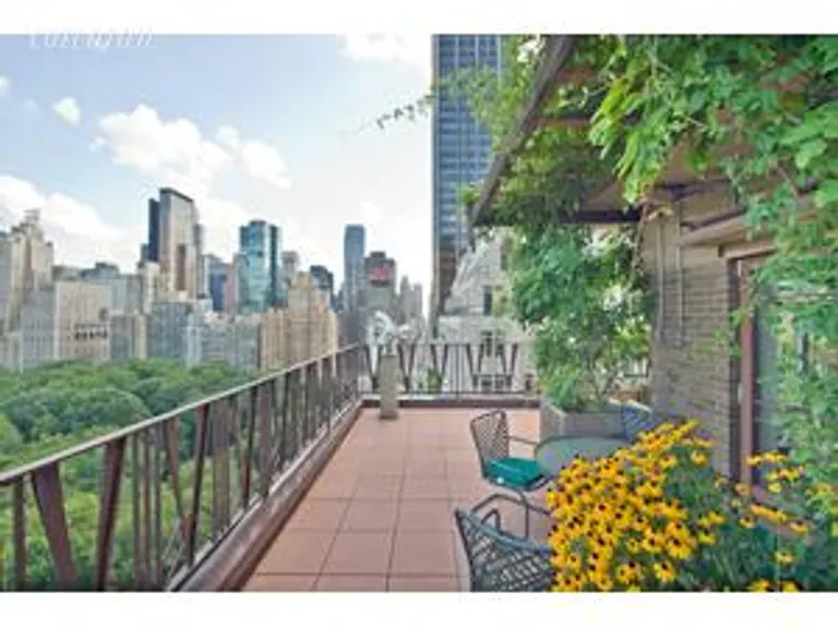 New York City Real Estate | View 25 Central Park West, 19J | 3 Beds, 4 Baths | View 1
