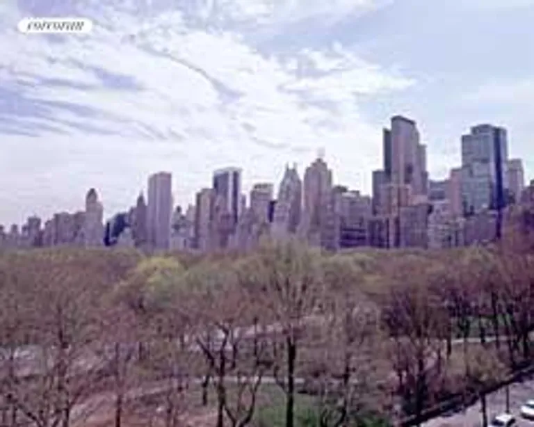 New York City Real Estate | View 25 Central Park West, 8Q | 2 Beds, 2 Baths | View 1