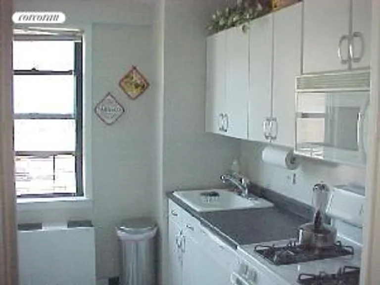 New York City Real Estate | View 201 East 28th Street, 10D | room 5 | View 6