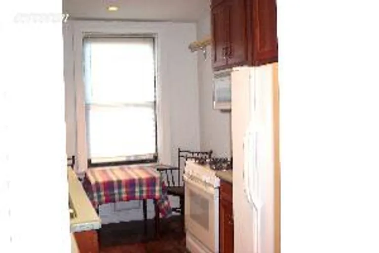 New York City Real Estate | View 222 East 82nd Street, 5F | room 2 | View 3