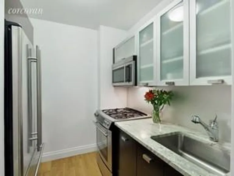 New York City Real Estate | View 212 East 47th Street, 16A | room 3 | View 4