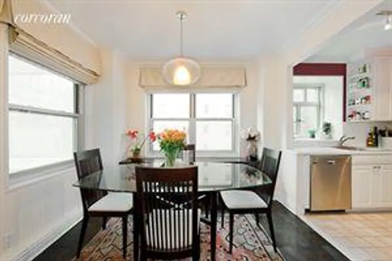 New York City Real Estate | View 20 East 9th Street, 4P | room 2 | View 3