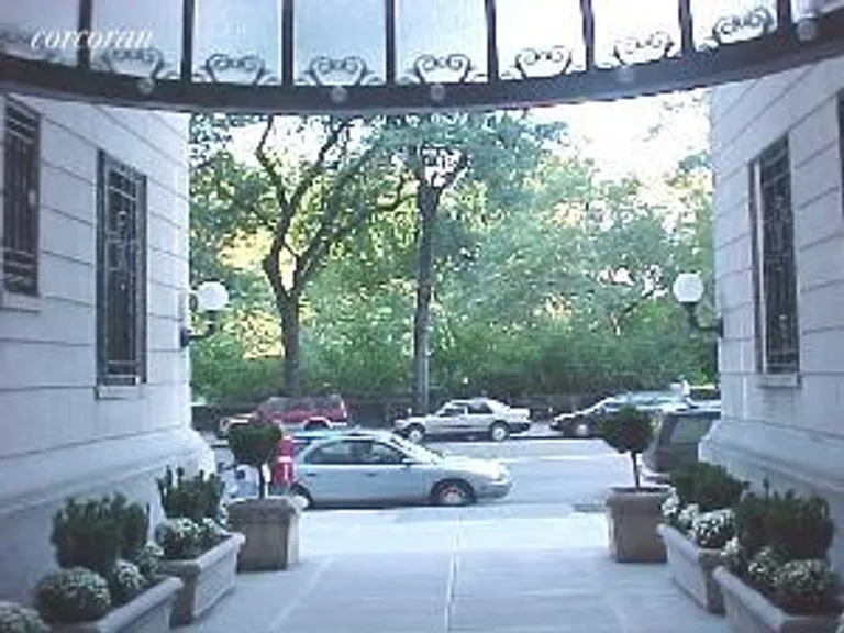New York City Real Estate | View 333 Central Park West, 102 | room 2 | View 3