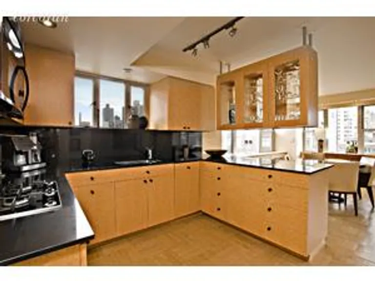 New York City Real Estate | View 155 East 76th Street, 12D | room 2 | View 3